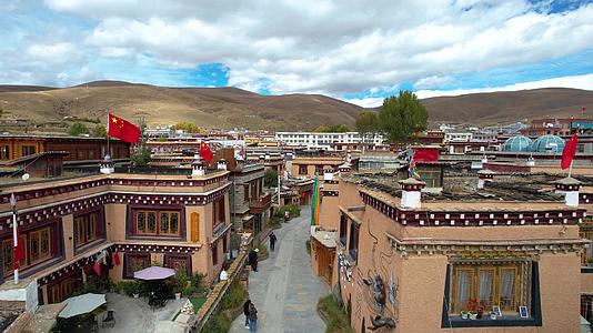 4A景区千户藏寨旅游景区建筑街景航拍视频视频的预览图