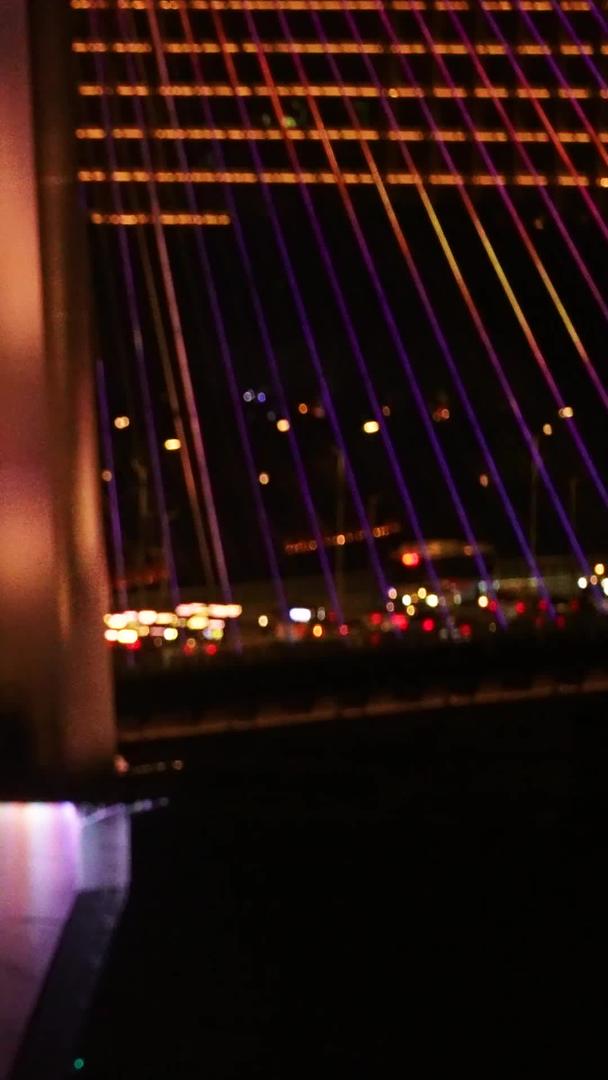 航拍城市夜景桥梁武汉长江二桥交通车流梦幻灯光素材视频的预览图