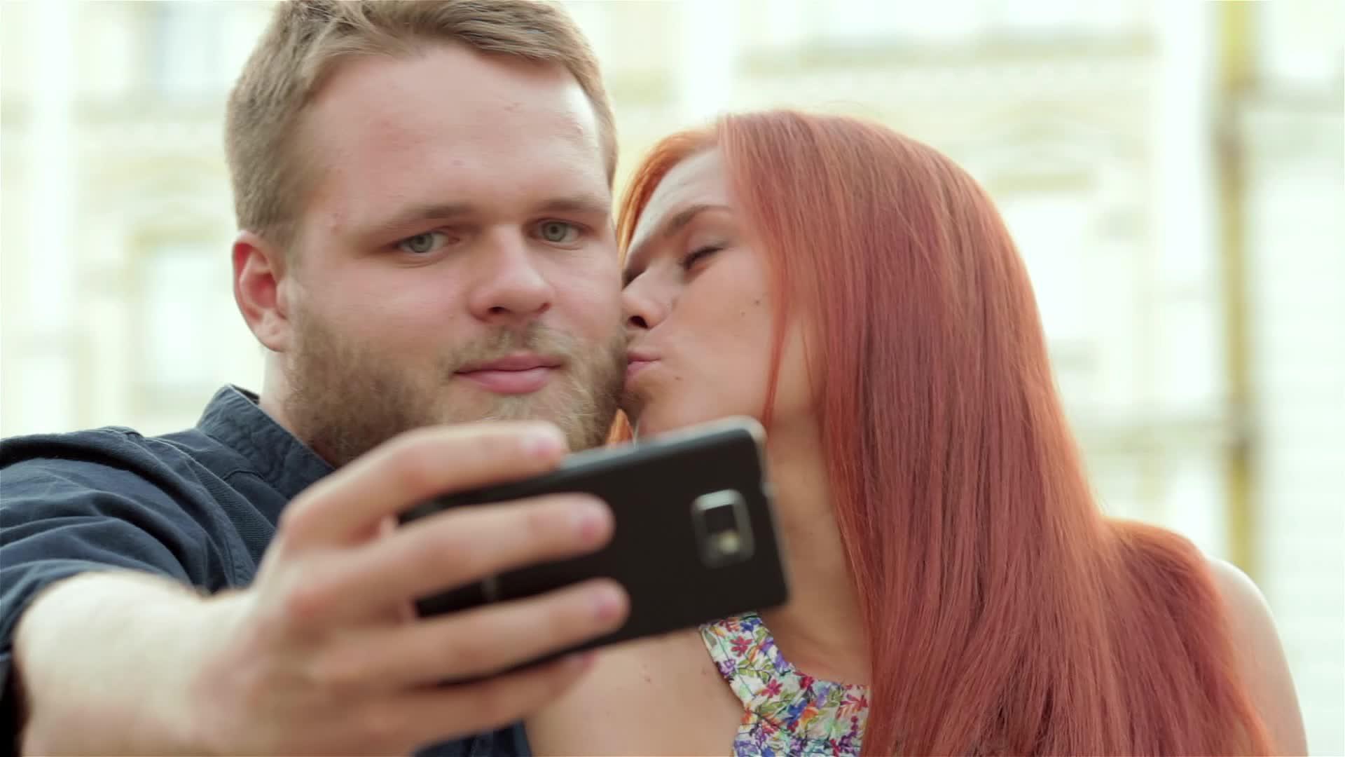 夫妻拍自拍视频的预览图