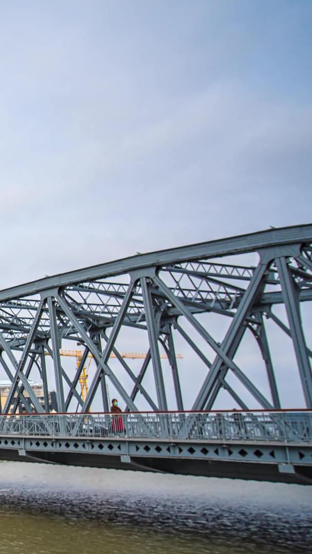 延时材料移动上海外白渡桥视频的预览图