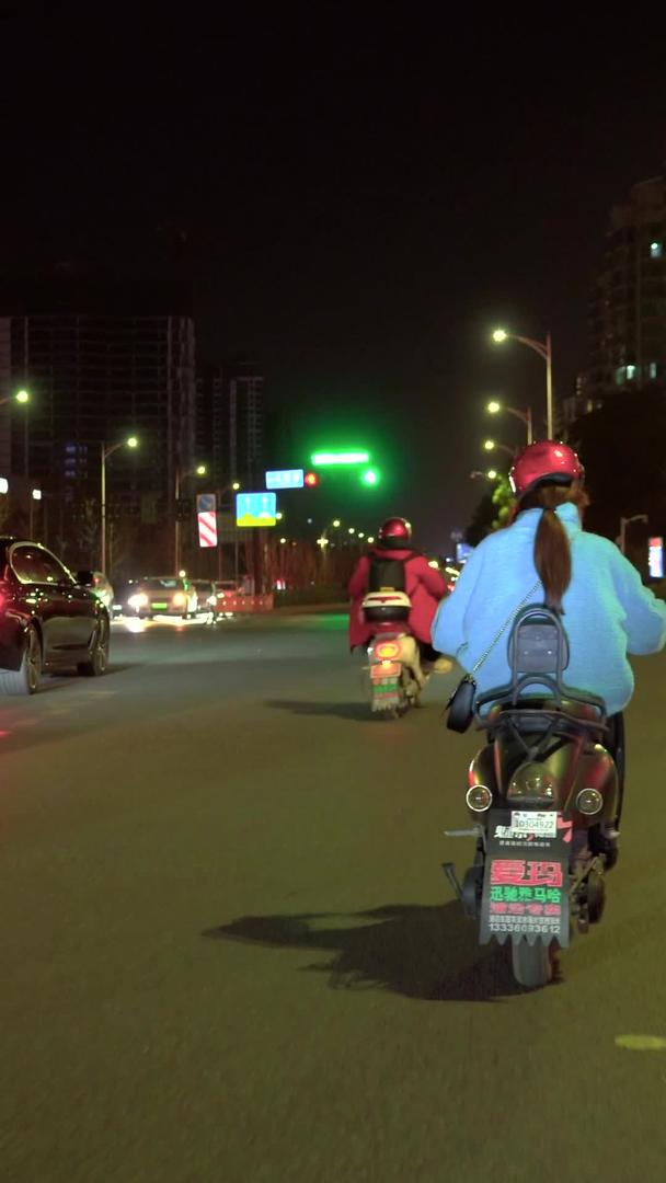 杭州城市夜景车流实拍第一视角视频的预览图