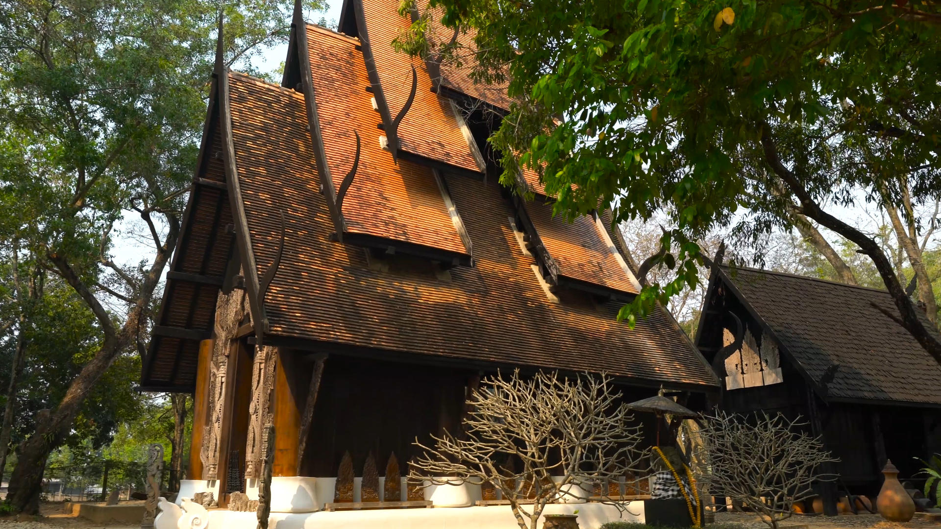 泰国清莱地标黑庙实拍合集视频的预览图