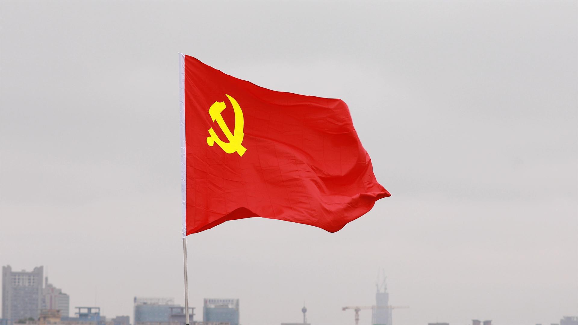 8K实拍中国100周年党旗飘飘视频的预览图