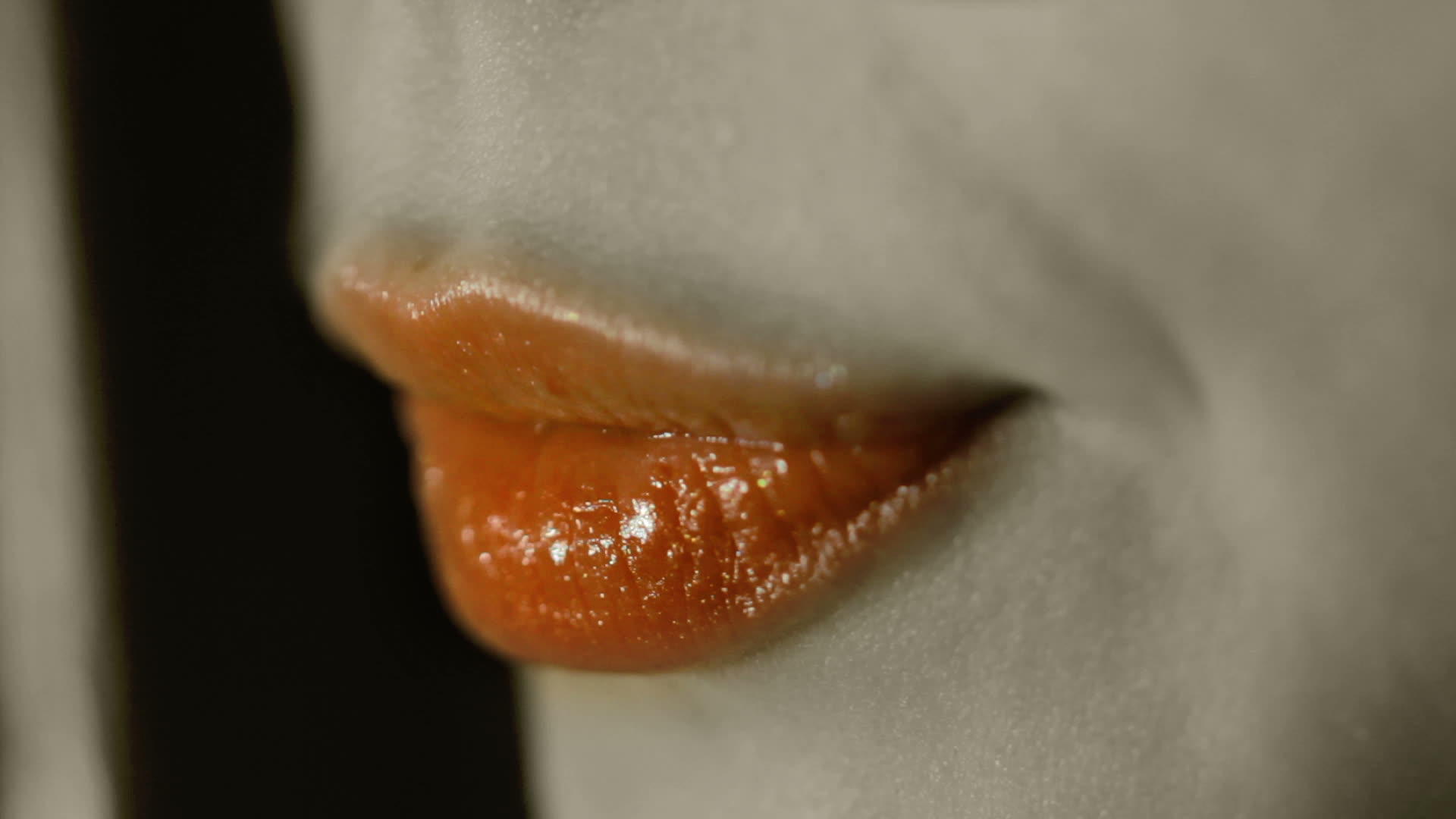 一个漂亮女人的嘴唇视频的预览图