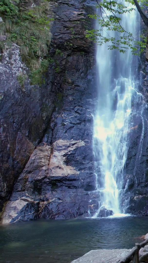 航拍5A安徽六安天堂寨瀑布群景区九影瀑景区视频视频的预览图