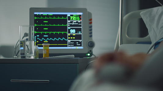 心率监测器显示生命体征视频的预览图