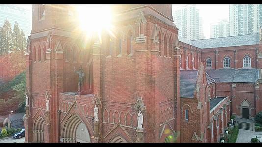 4K上海徐家汇天主教教堂圣依纳爵堂航拍视频的预览图