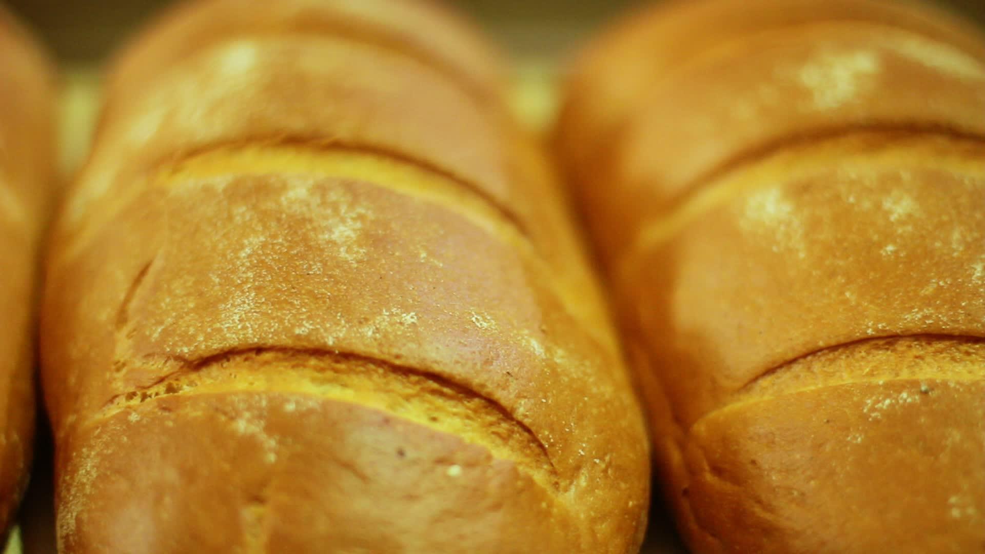 面包锁制造线上的面包产品白色视频的预览图