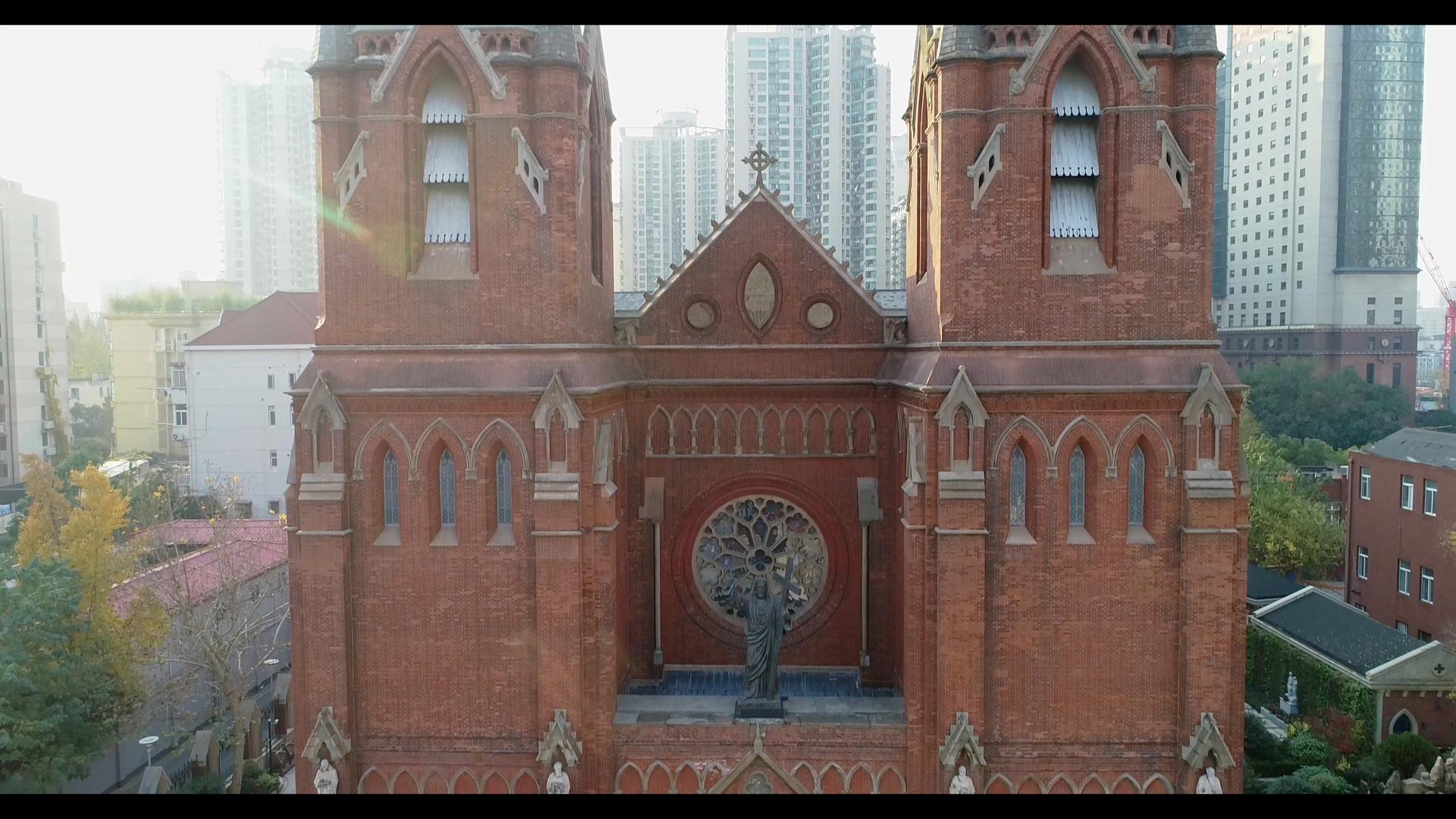 4K上海徐家汇天主教教堂圣依纳爵堂视频的预览图