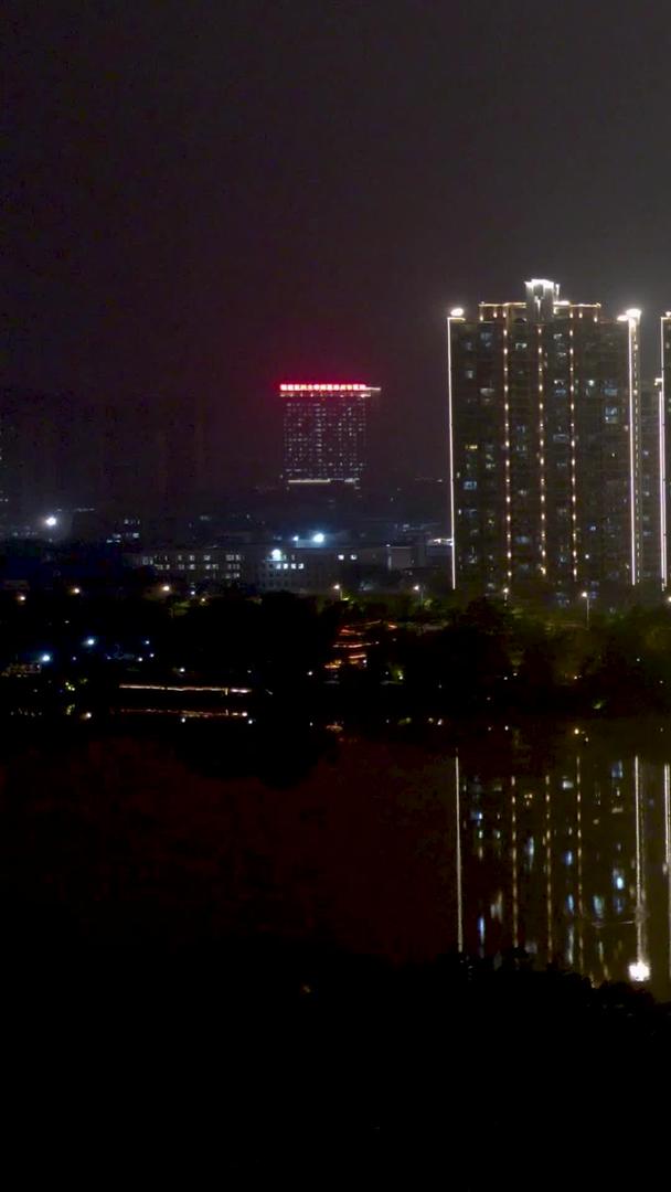 航拍城市桥梁夜景倒影移动延时摄影视频的预览图