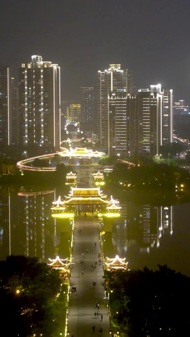 航拍城市桥梁夜景倒影移动延时摄影视频的预览图