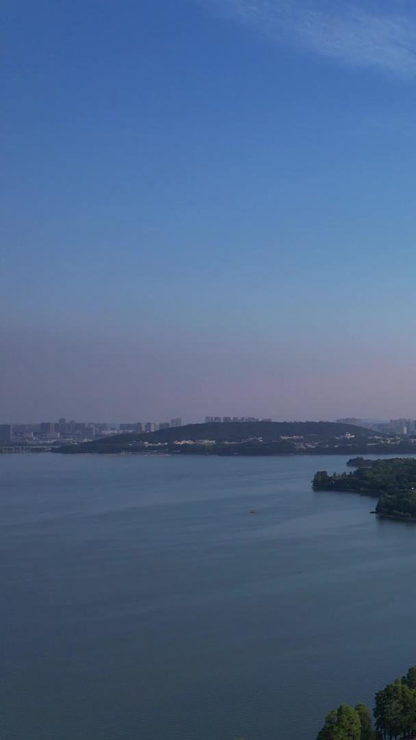湖北5A级航拍地标名胜东湖风景区湖景素材视频的预览图