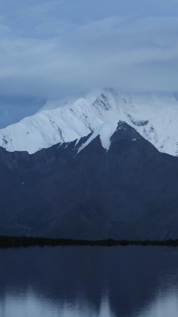 延时雪山视频的预览图