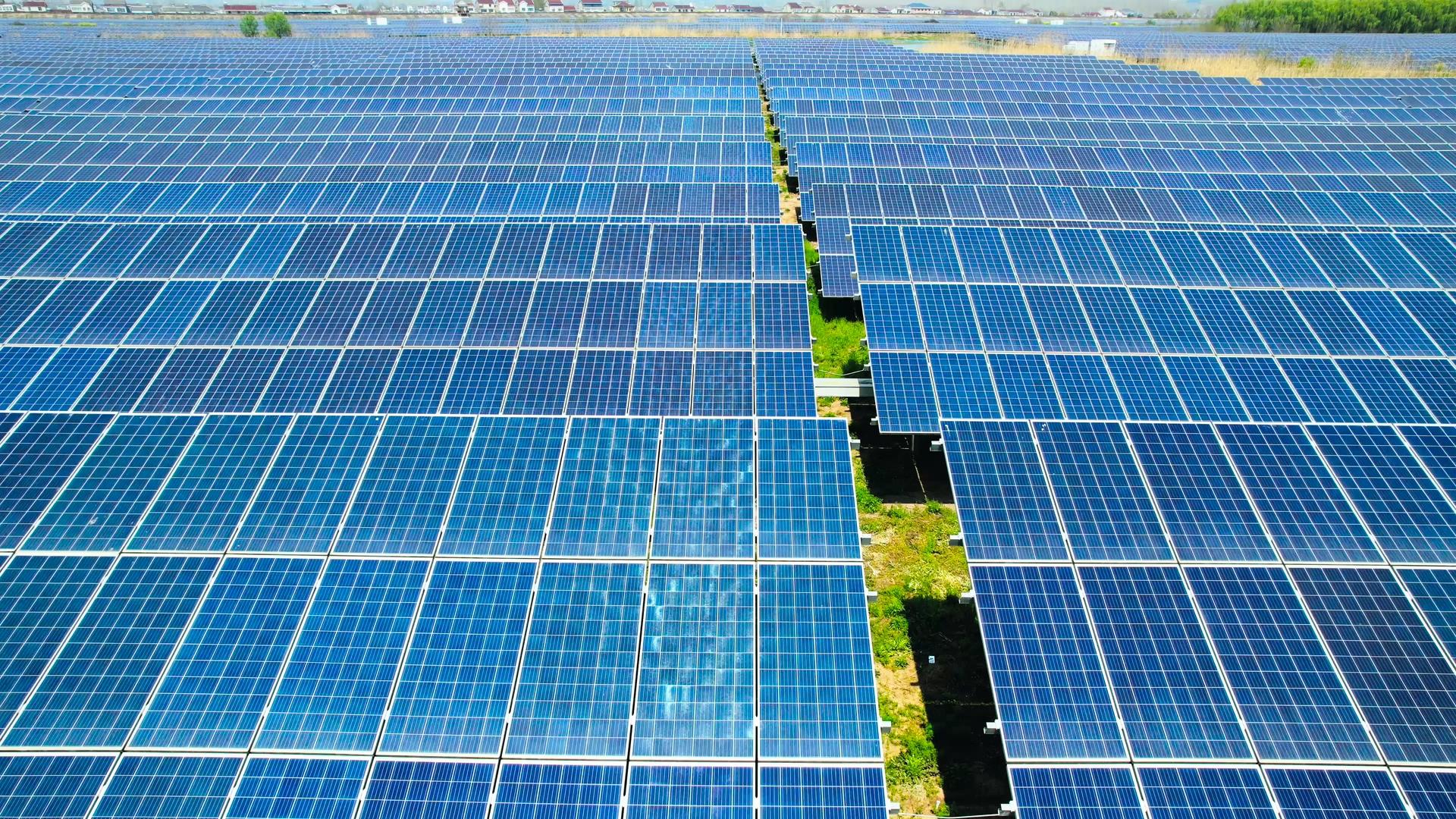 光伏发电太阳能电板电能能源4K航拍视频素材视频的预览图