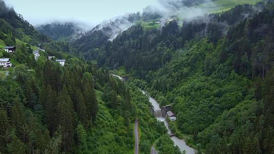 美丽的奥索山峡谷中的小河Austrian自然视频的预览图