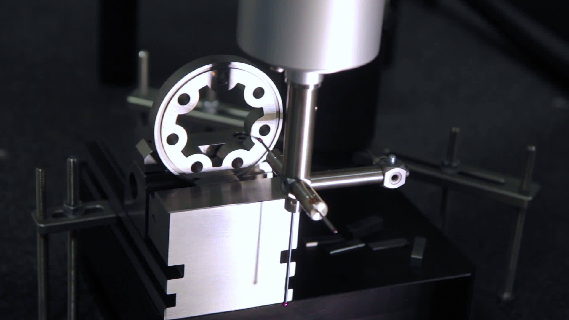 机械零件制造的自动化过程视频的预览图