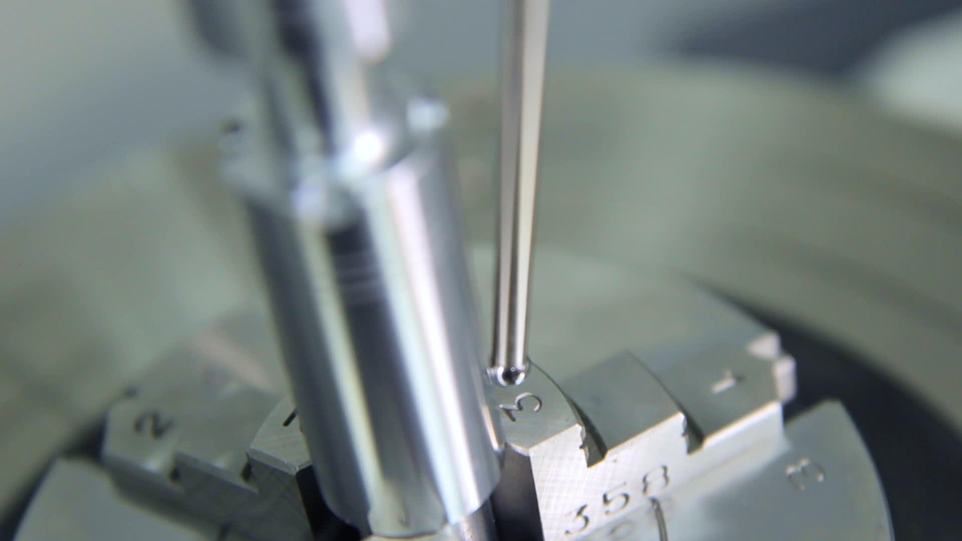 工业机械旋转设备在制造过程中视频的预览图