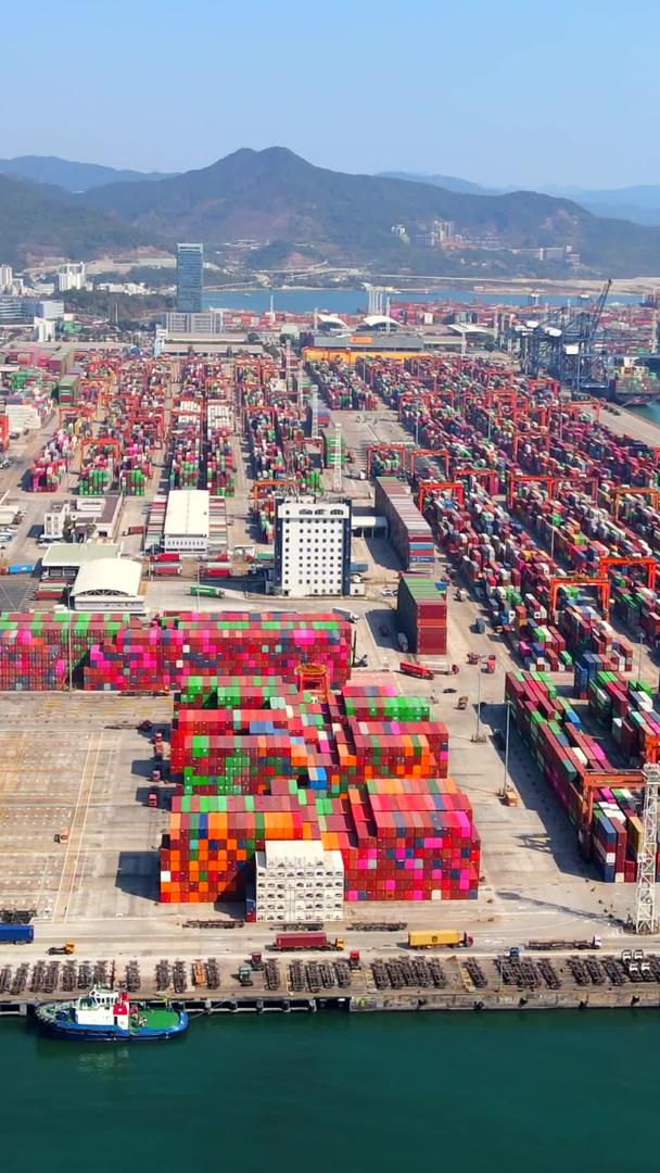 深圳盐田港口码头货运航拍视频视频的预览图