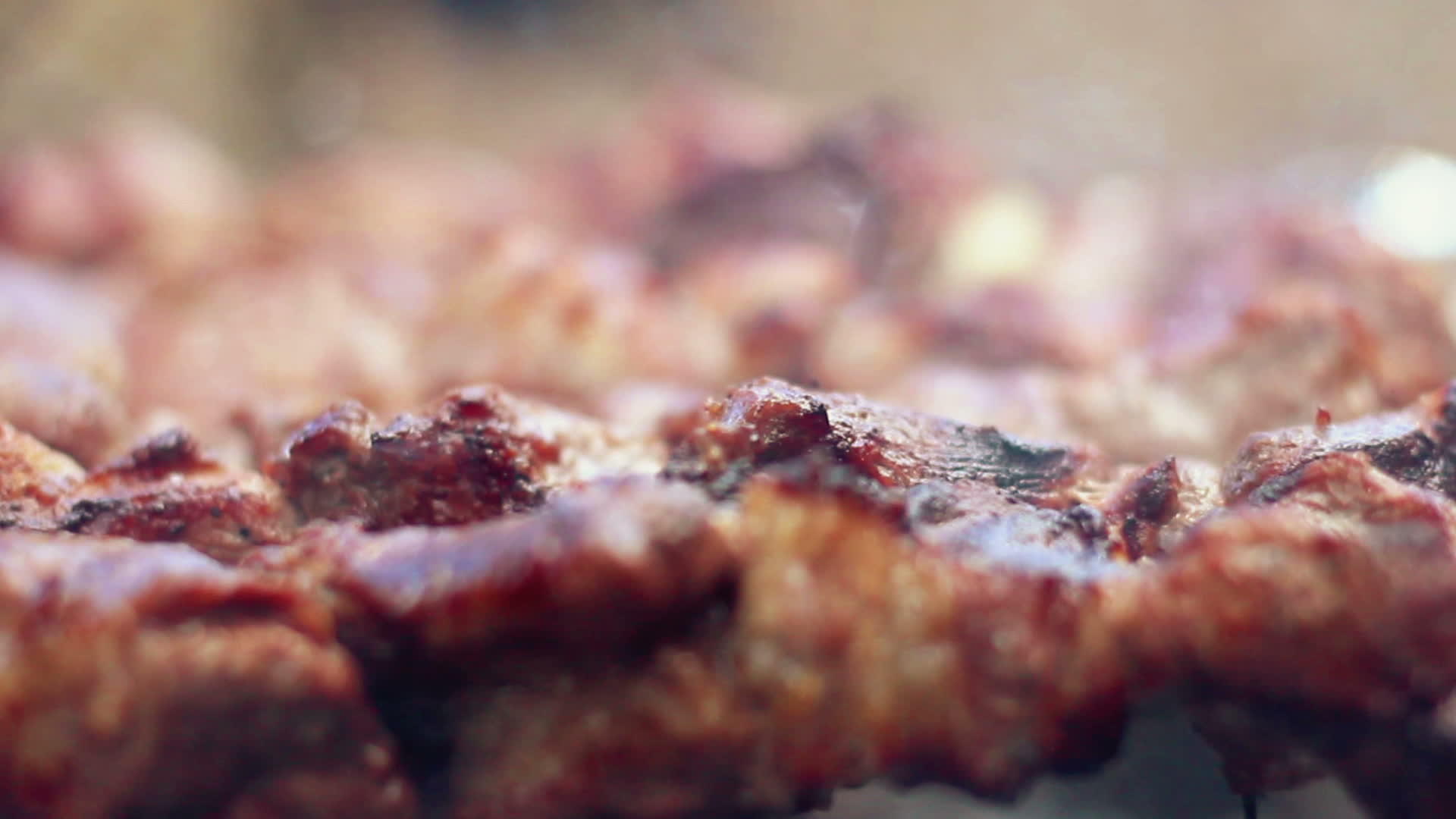 烤肉用叉子烤肉串芒果炒肉视频的预览图