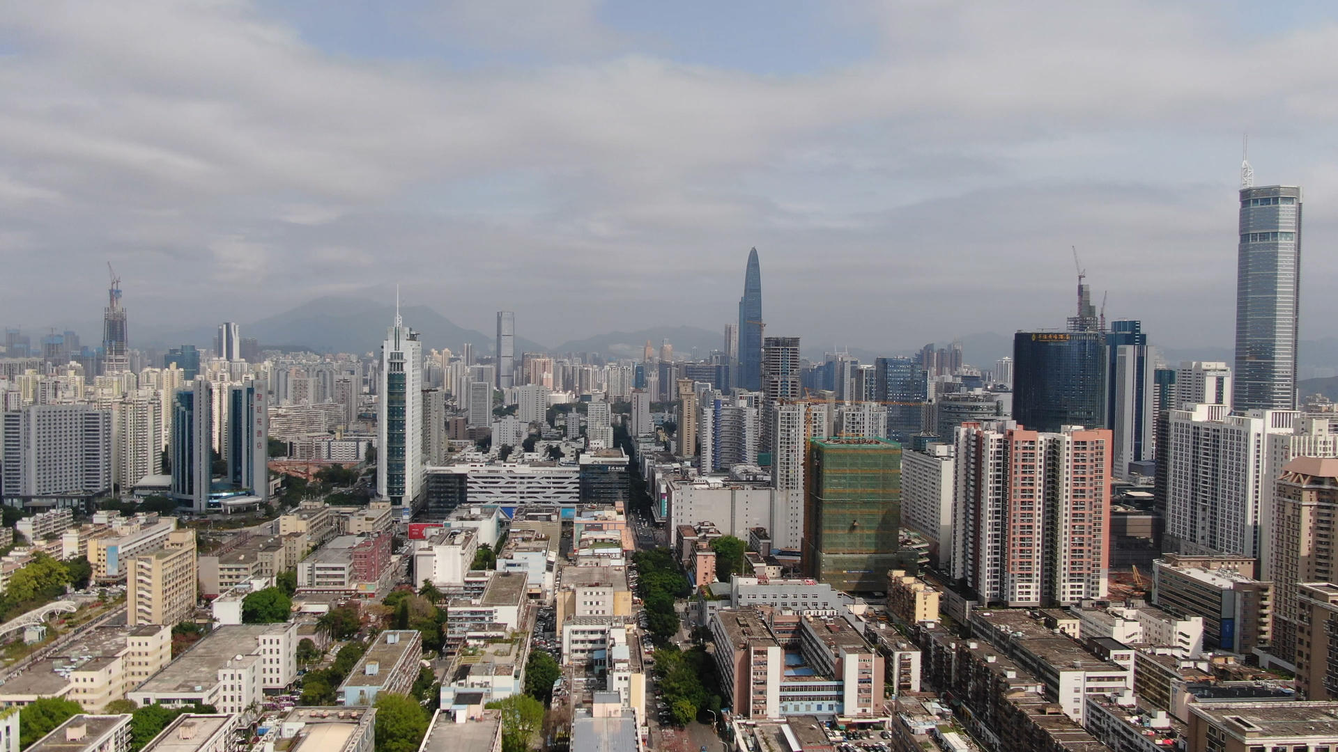 航拍深圳城市建设天际线视频的预览图