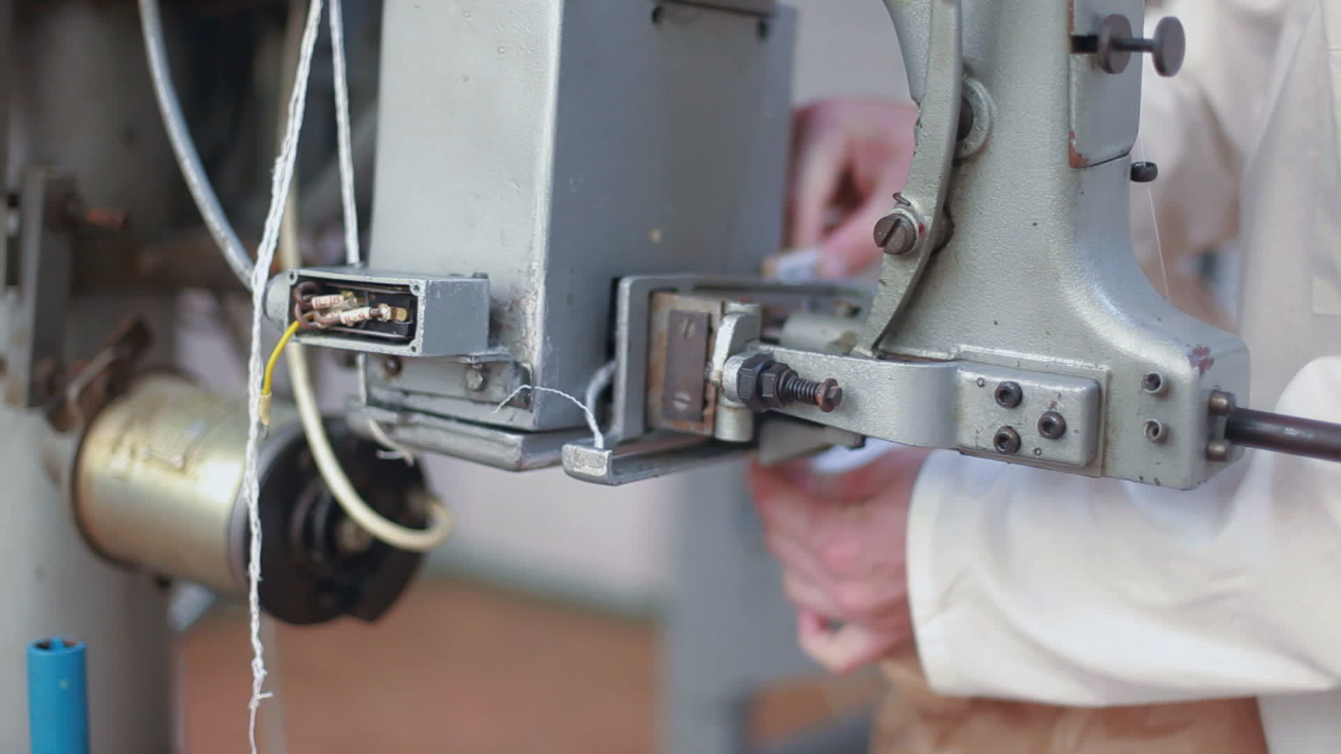 工厂包装设备工业缝纫机视频的预览图