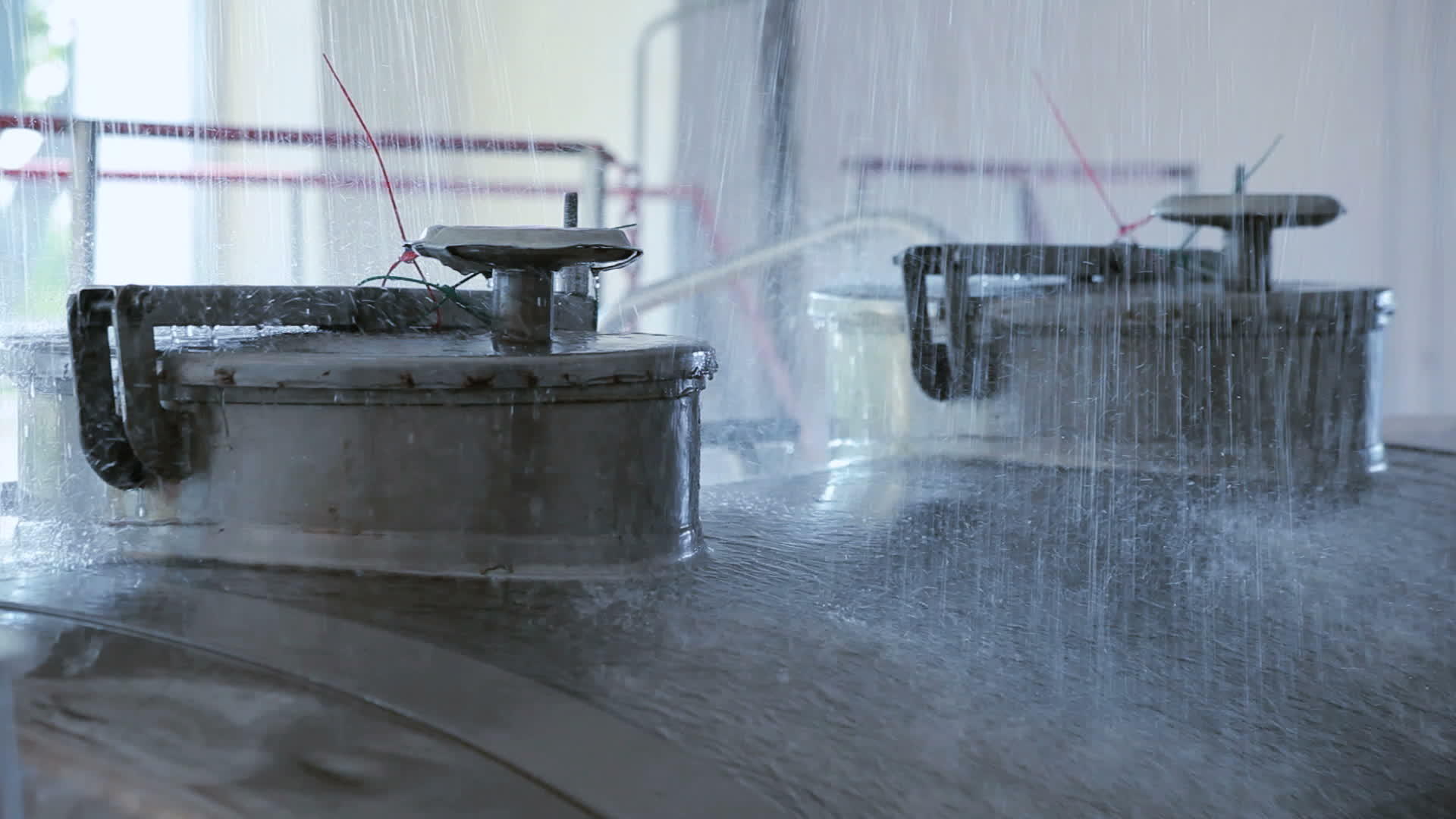 牛奶洗车水乳品厂加牛奶卡车清洁水视频的预览图