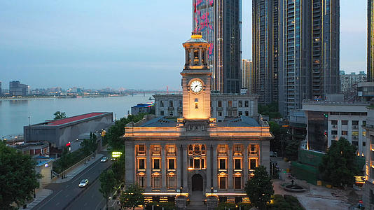 航拍城市风光夜景武汉地标江汉关钟楼灯光素材视频的预览图