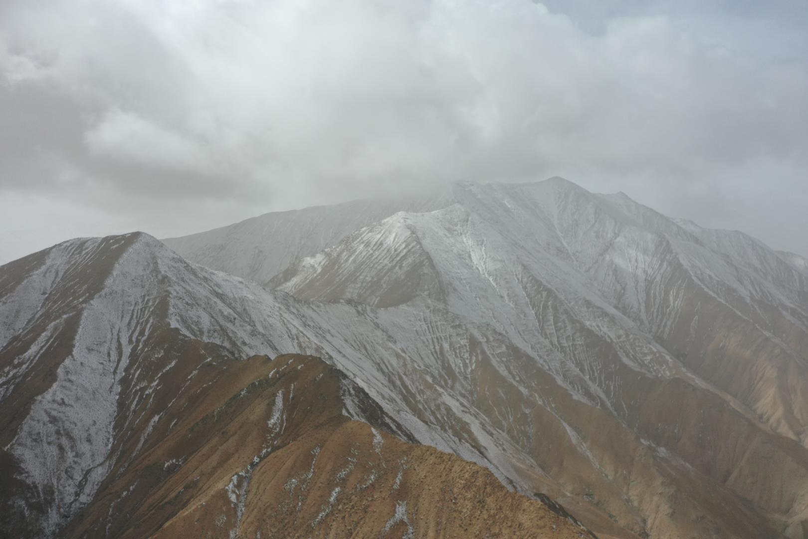 青藏线昆仑山脉视频的预览图