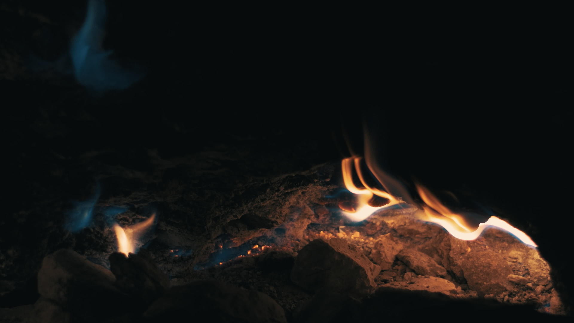 夜晚的火焰视频的预览图