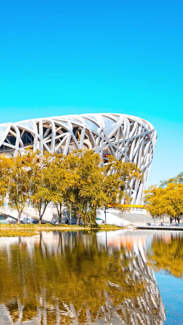 北京奥林匹克公园鸟巢秋冬倒影视频的预览图