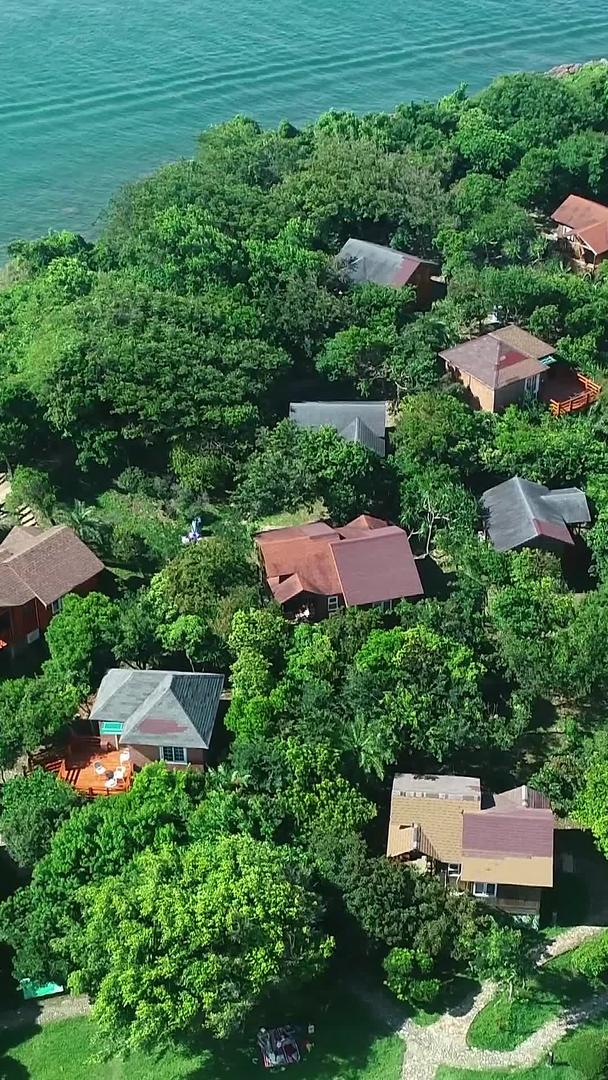 深圳鹿嘴山庄边悬崖上的小屋视频的预览图