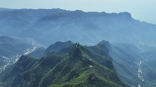 山西临汾5A级旅游云丘山风景区山峰4k素材视频的预览图