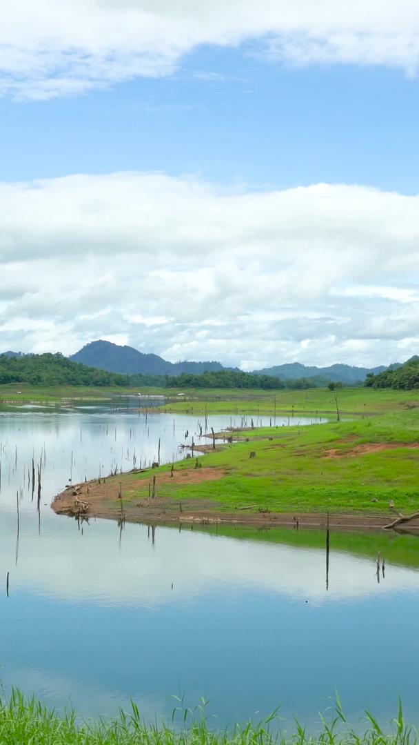 东南亚泰国湿地蓝天白云延迟集合视频的预览图