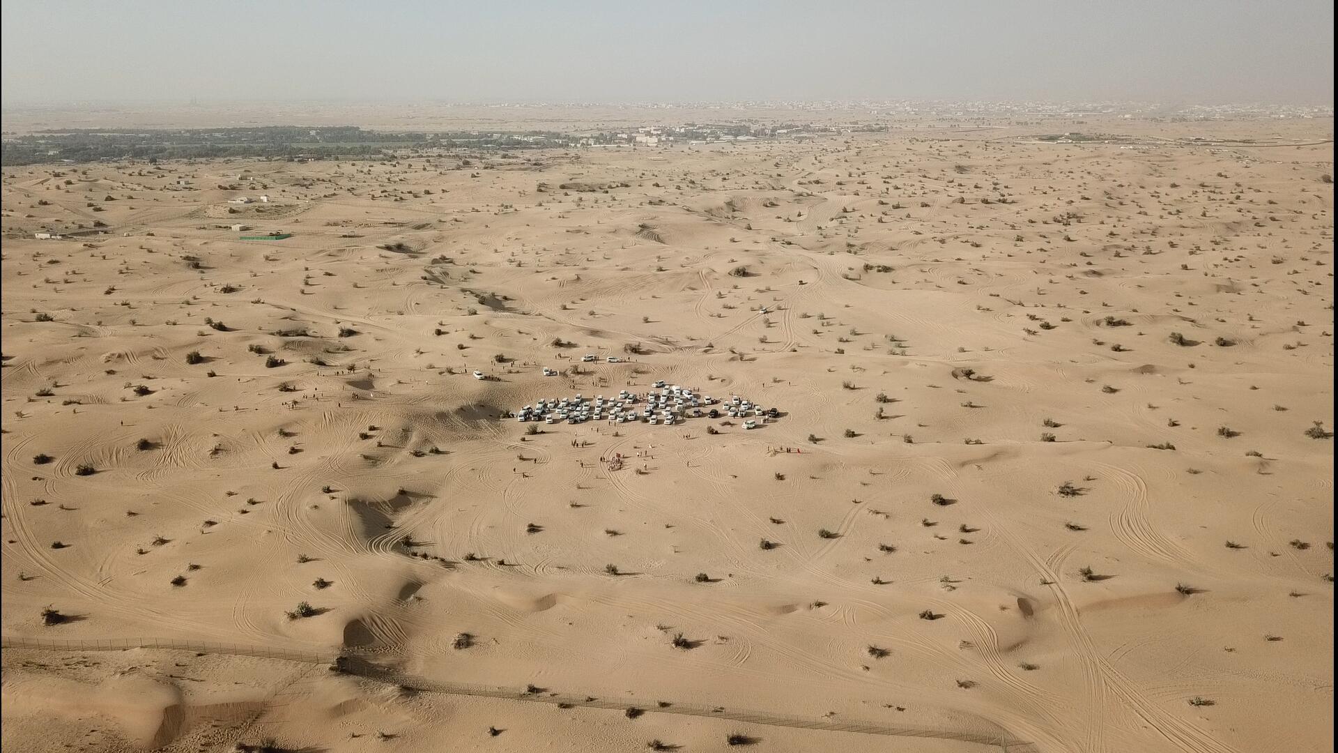 迪拜娱乐项目沙漠越野车1080p视频的预览图