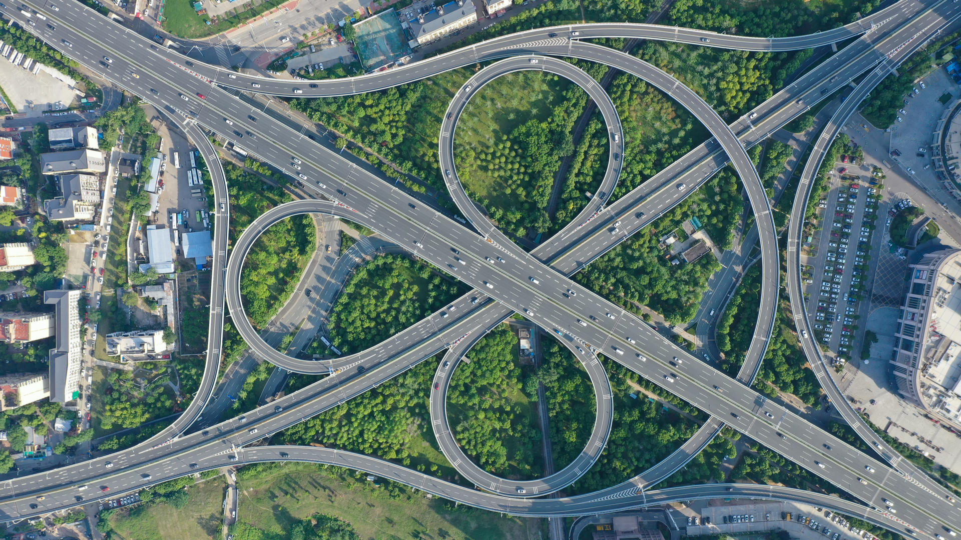航拍风光城市错综复杂的高架桥立体交通道路车流4k素材视频的预览图