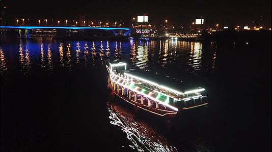 迪拜河邮轮夜景航拍1080p视频的预览图
