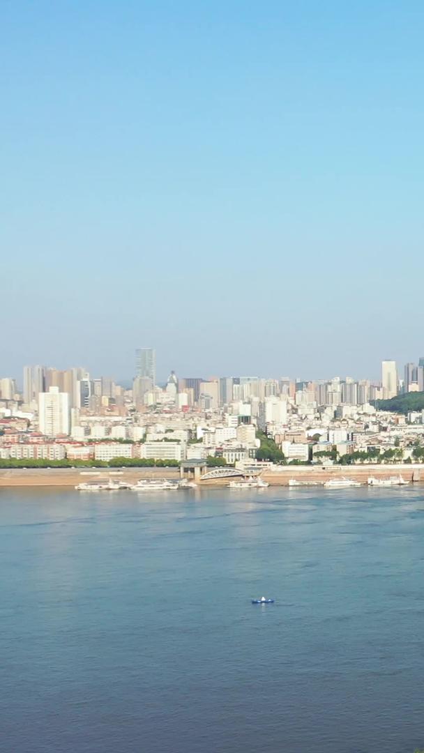 航拍风景城市旅游地标建筑立体交通桥梁道路长江江景素材视频的预览图