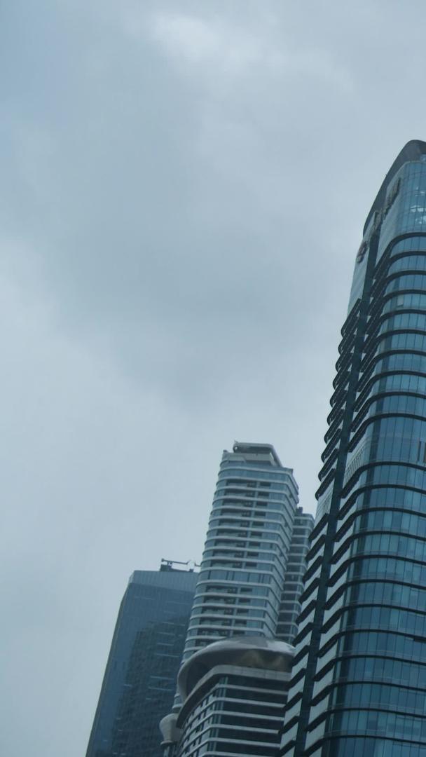 深圳前海建筑群雨天视频的预览图