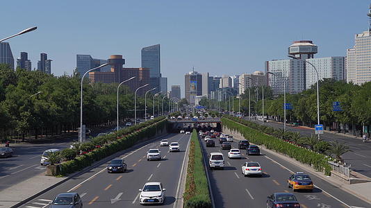 4K延时北京东三环北路燕莎桥交通视频的预览图