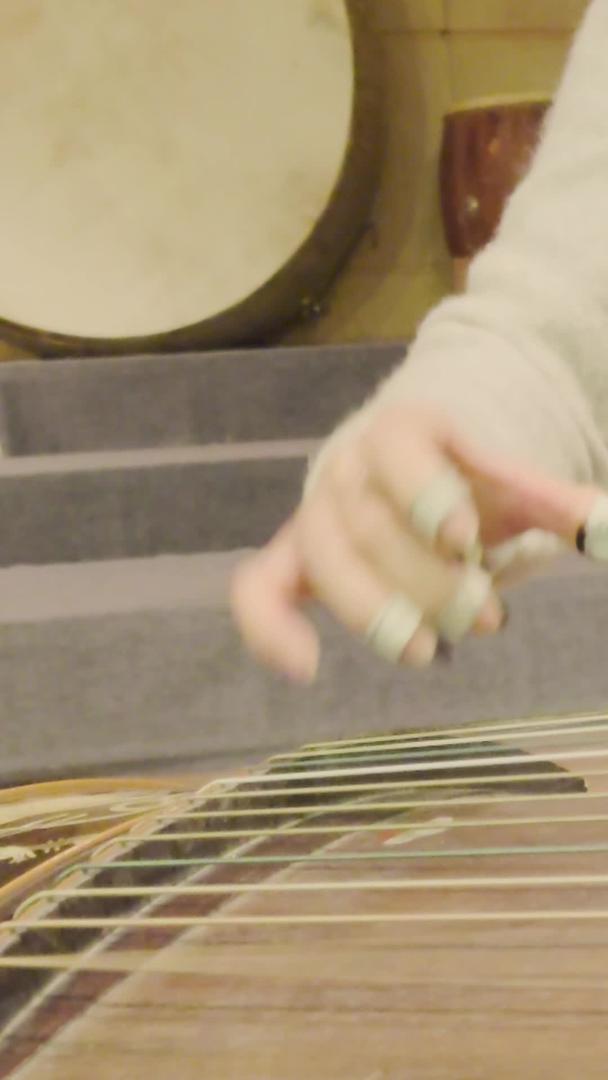民乐乐器古筝演奏现场素材视频的预览图