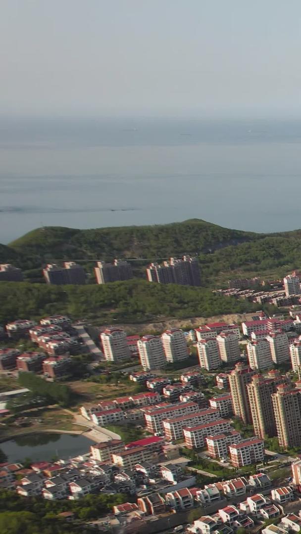航拍威海北山咀海岛海岸线城市风景视频的预览图
