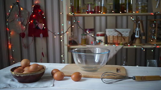 烘焙元素和工具的圣诞节厨房庆典视频的预览图