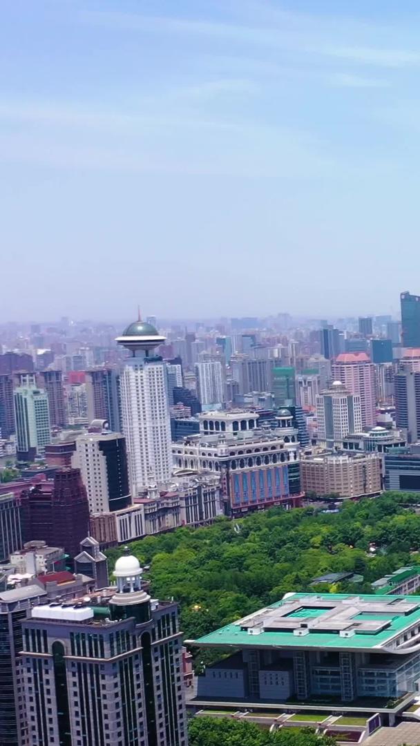 航拍拍摄上海城市风光视频的预览图