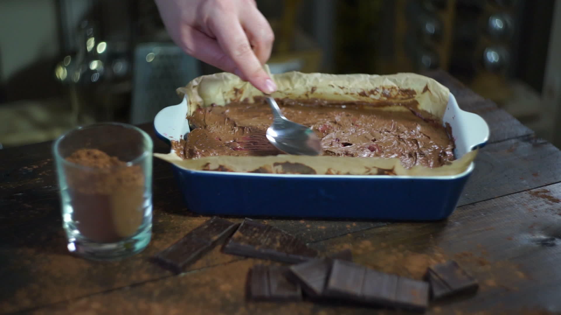 做巧克力甜点准备烤蛋糕手巧克力视频的预览图