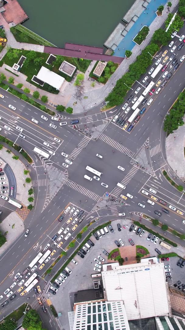 航拍城市中心繁华路段高峰时段堵车交通路口街景车流素材视频的预览图