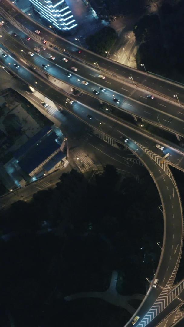 高架夜景上海龙柱视频的预览图
