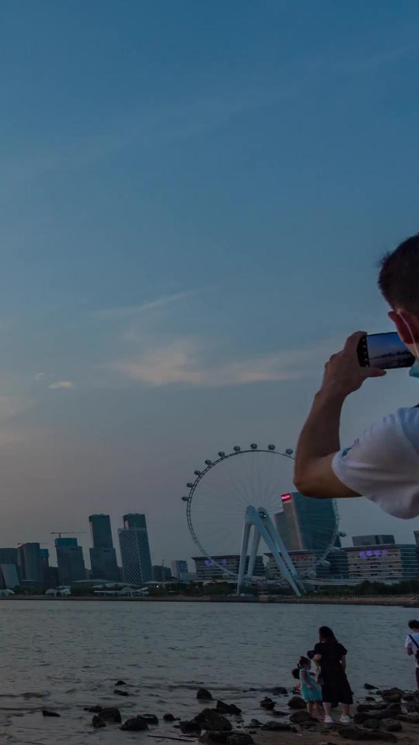深圳前海滨公园摩天轮跨海大桥黄昏晚霞日落延迟视频的预览图