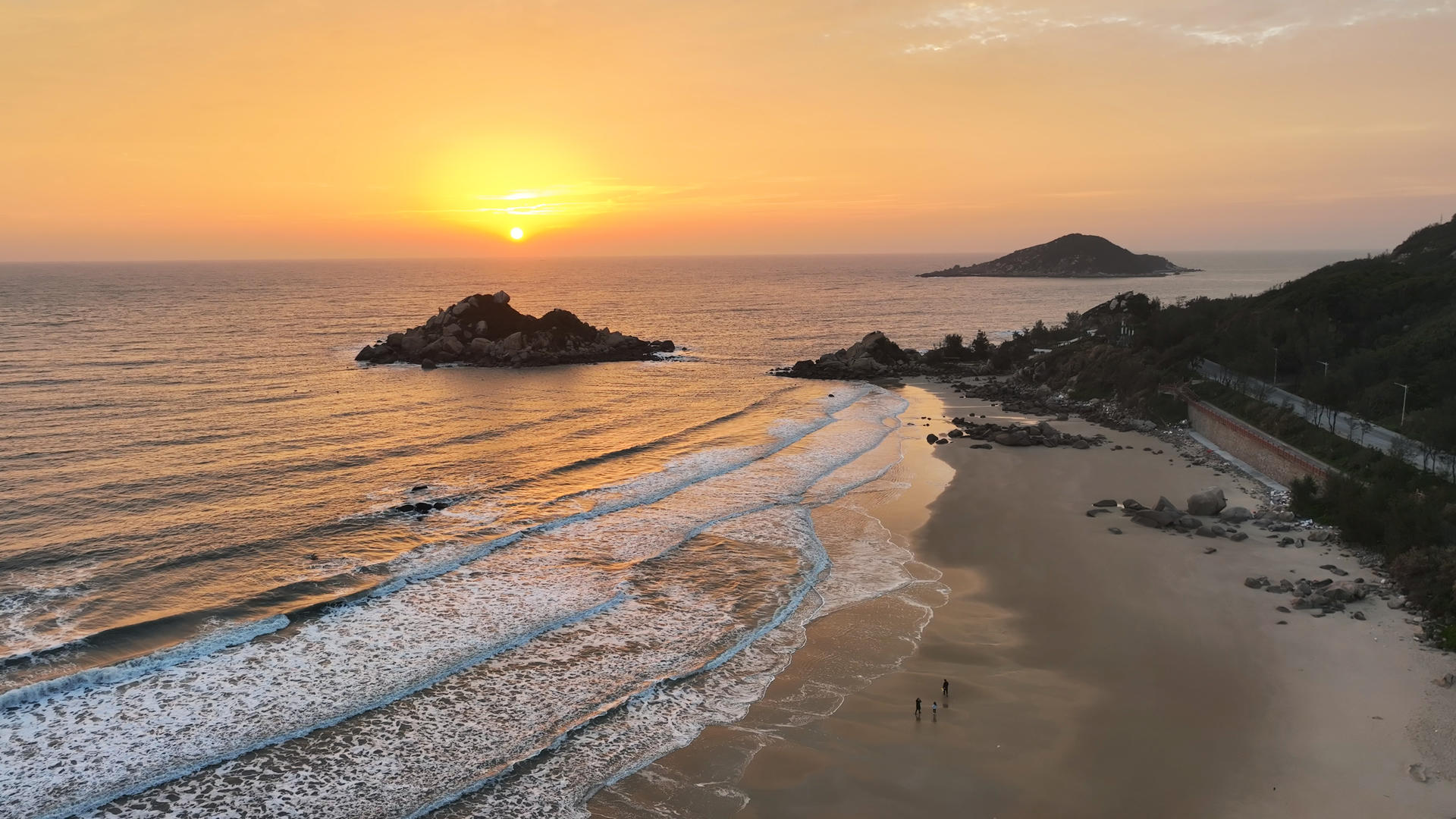 福建旅游东山岛日出朝阳海景沙滩4k素材视频的预览图