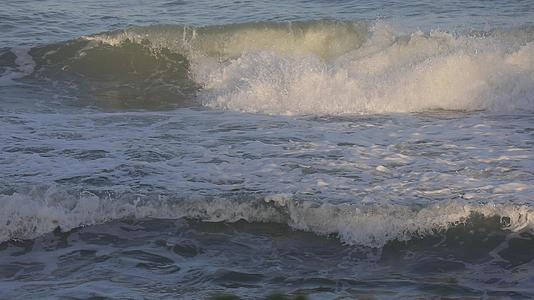 巴厘岛海浪浪花1080p视频的预览图