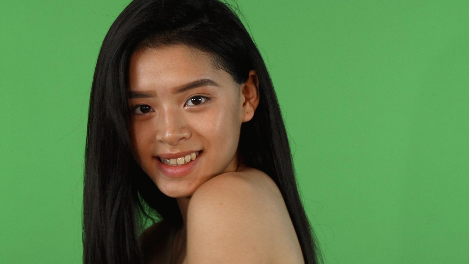 年轻美丽的亚洲女性视频的预览图